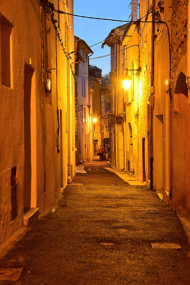 Le soir dans les ruelles de Nyons Nyons Drôme Ardèche Drôme