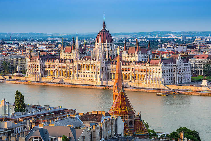 [Image: budapest-parlement.1478994.w740.jpg]