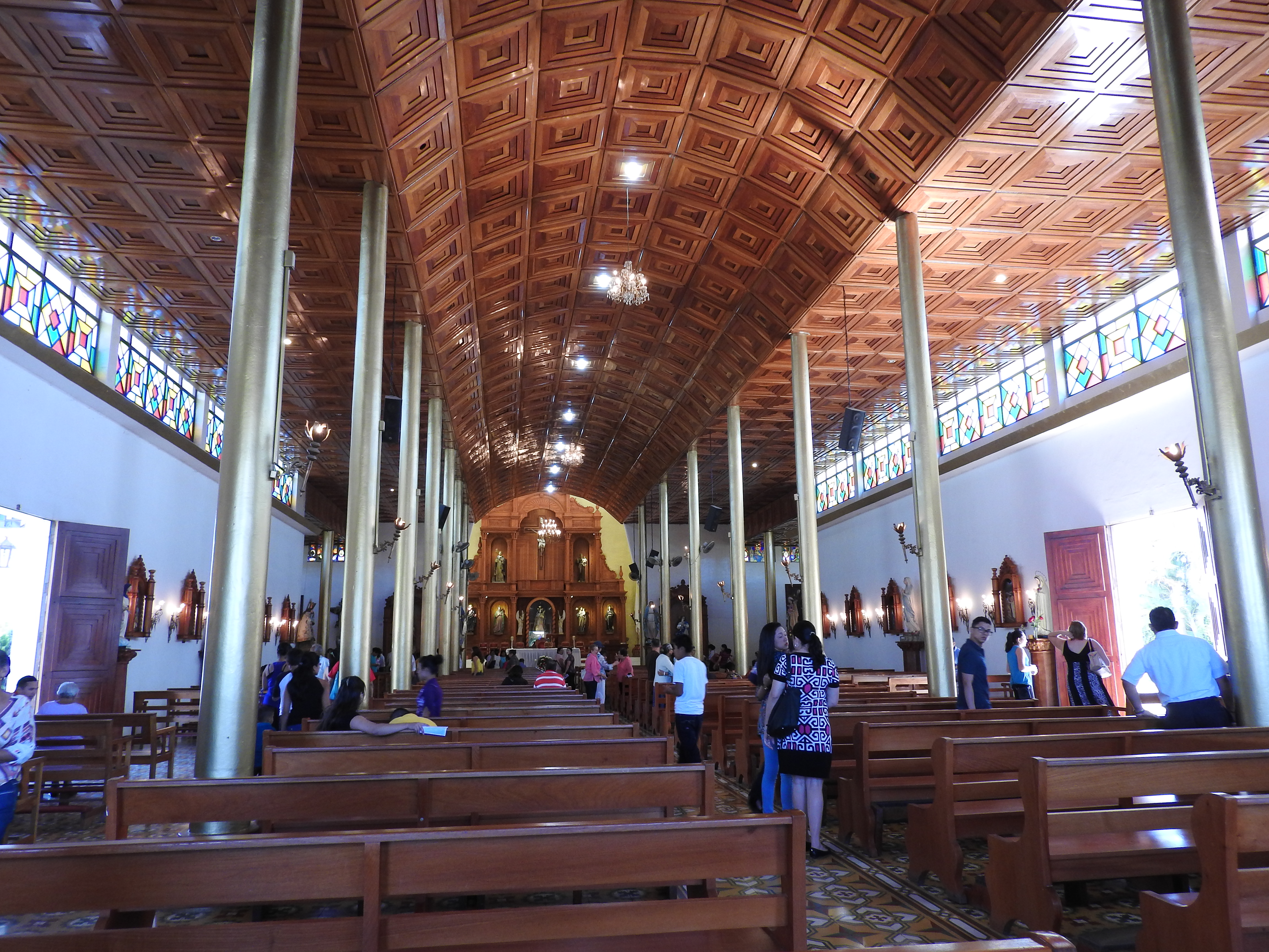 Estel - Intérieur cathédrale Estel - Intérieur cathédrale