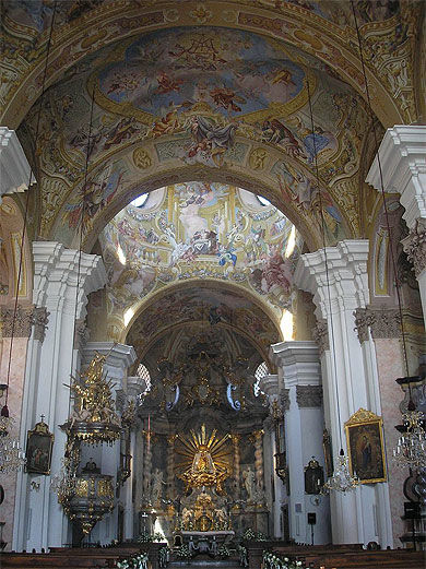 Intérieur baroque de la basilique de Mariatrost