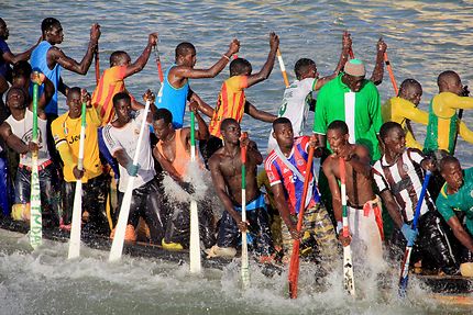 Course de barques à Saint-Louis du Sénégal