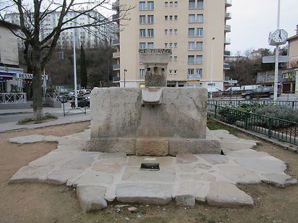 Fontaine de Claude, colline de Fourvière