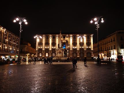 Catane la nuit, piazza Duomo après l'orage