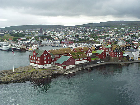 Arrivée dans le port de Thorshavn Arrivée dans le port de Thorshavn