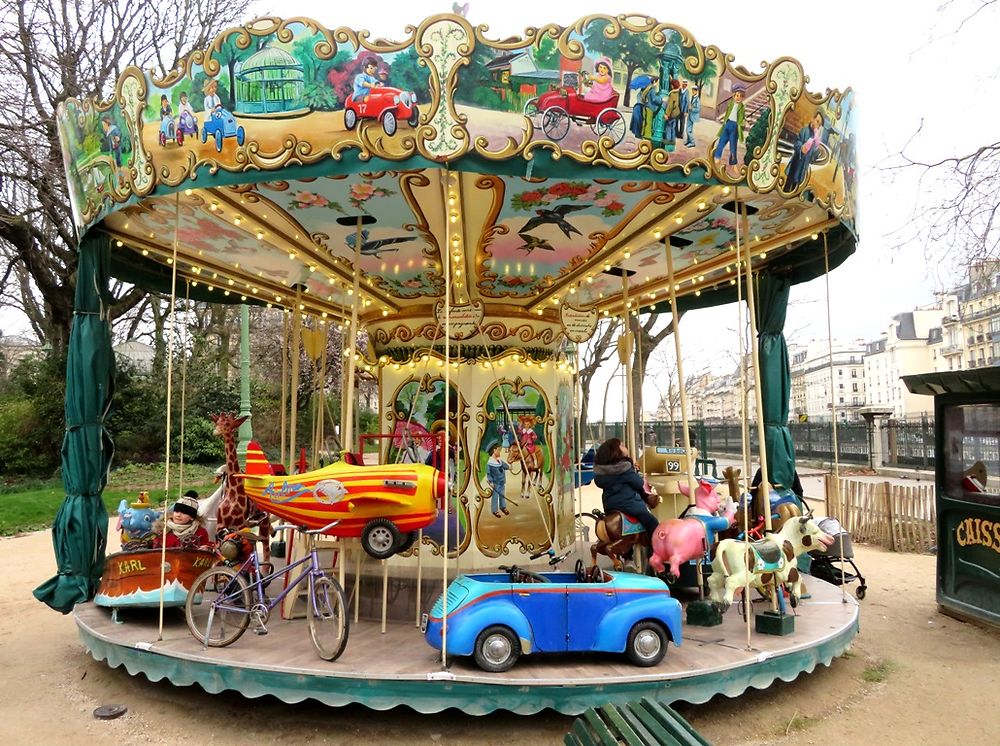 Le vieux manège du Square des Batignolles