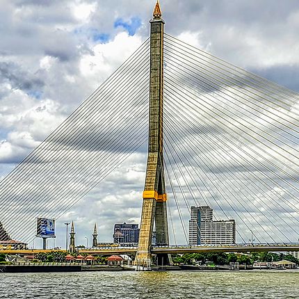 Pont Rama VIII à Bangkok.