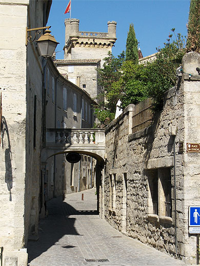 Uzes Uzes