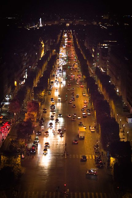 Avenue des Champs-Elysées by night