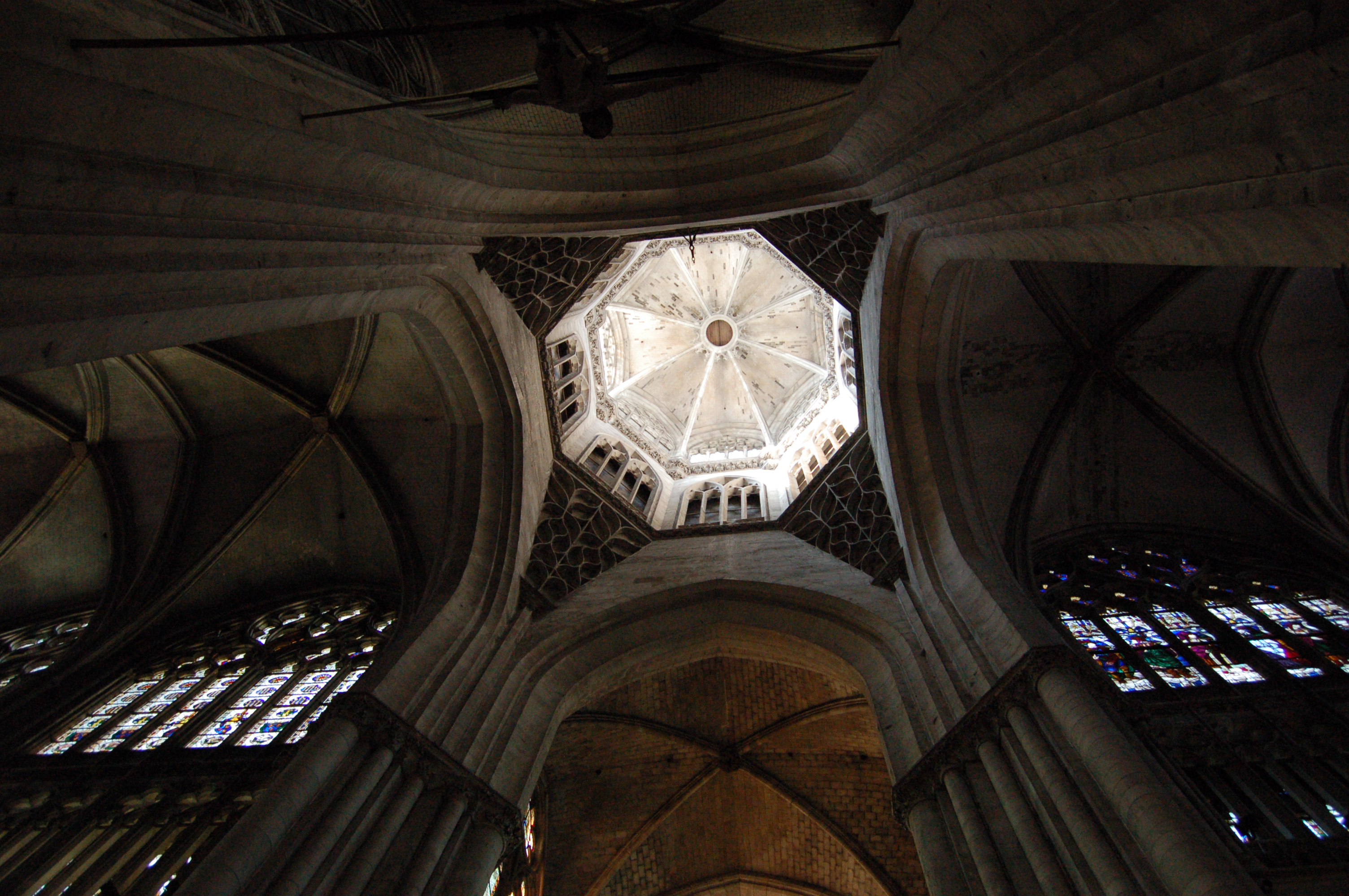 Intérieur de la cathédrale d'Evreux Intérieur de la cathédrale d'Evreux