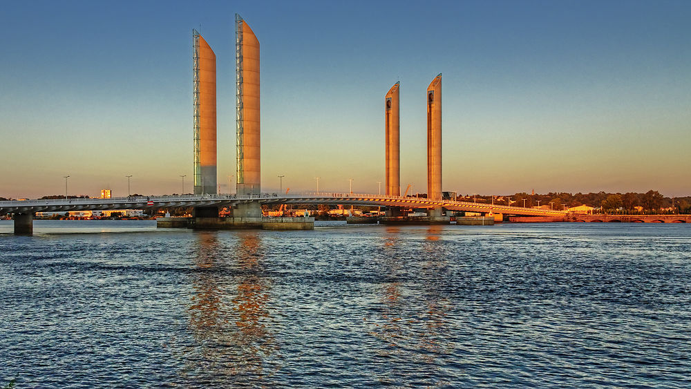 Pont Jacques-Chaban-Delmas