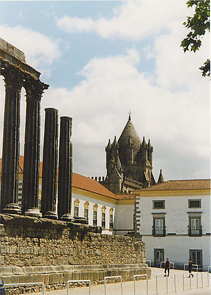 Temple de Diane et Sé Catedral
