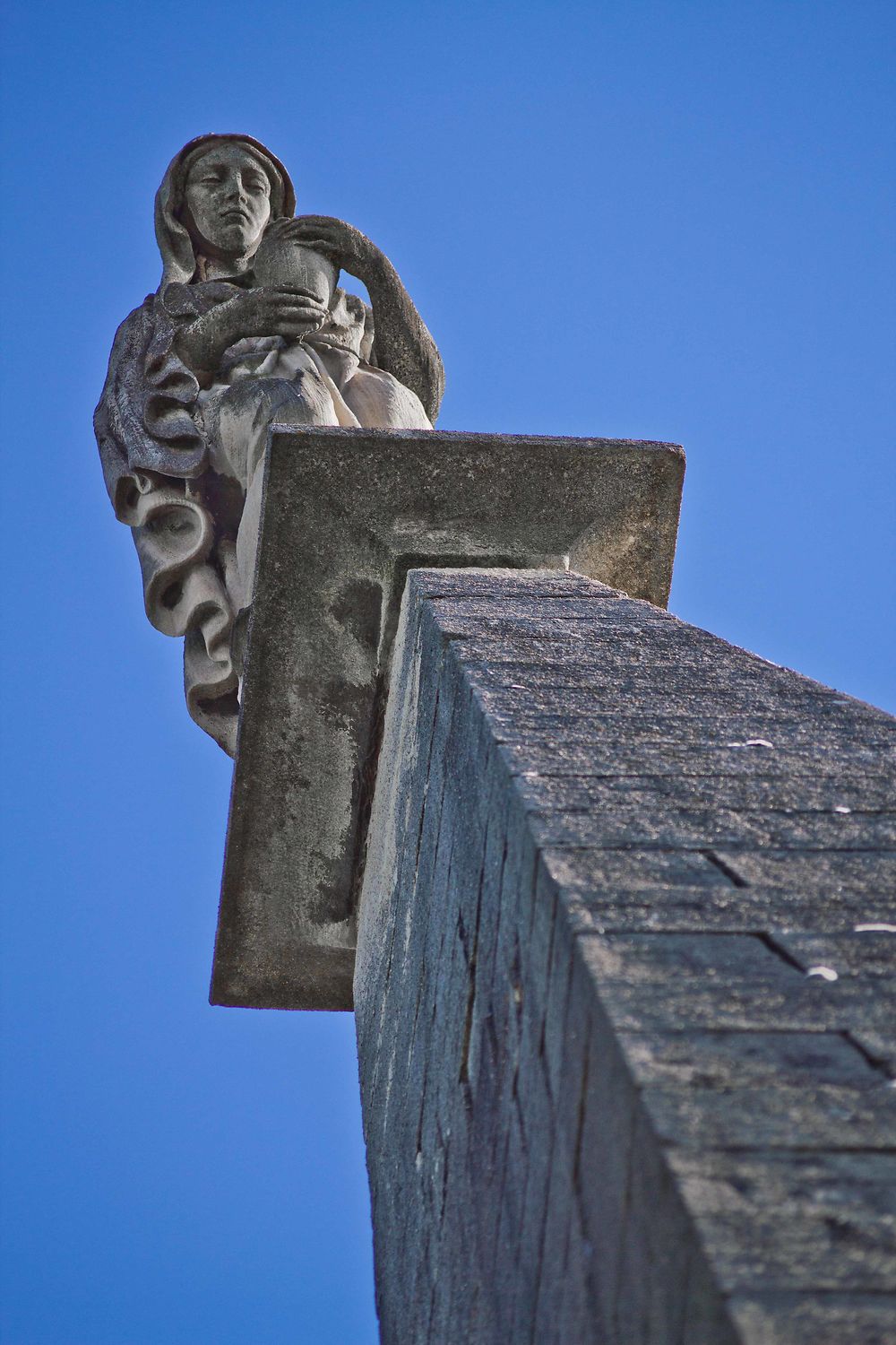 Cimetière de Loyasse - La pleureuse