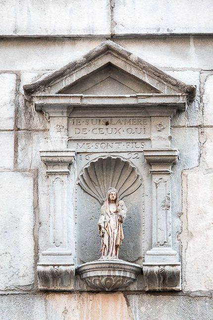 Besançon, Statuette de la Vierge Marie et l'Enfant