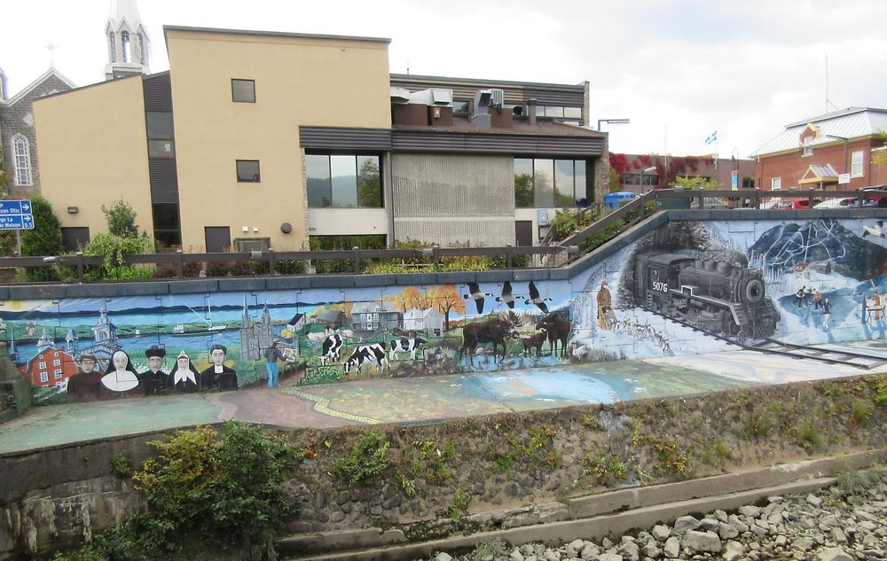 Fresque au bord de la rivière à Baie St Paul