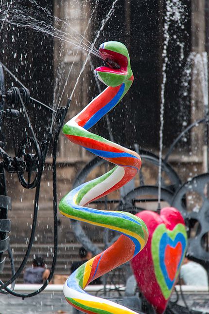 Fontaine Stravinsky, le serpent, Paris