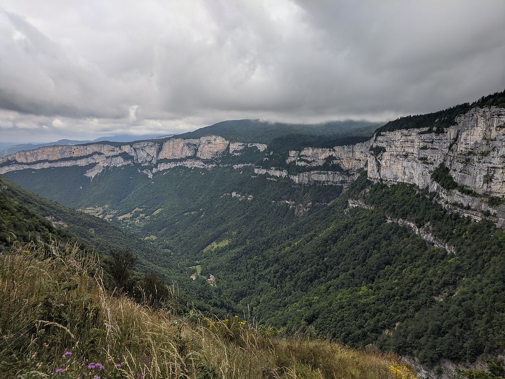 Vue sur le cirque de Combe Laval