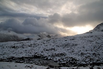 Montagnes enneigées de l'île de Skye