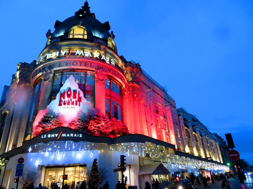 Paris en couleurs pour les fêtes de Noël