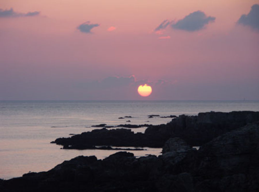 Coucher de soleil sur la côte sauvage