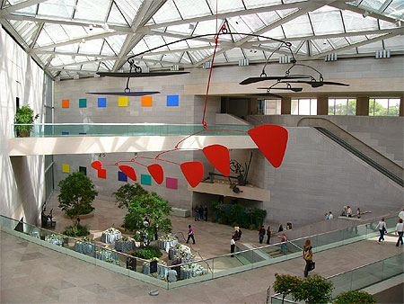 Mobile de Calder, musée des Beaux Arts Mobile de Calder, musée des Beaux Arts
