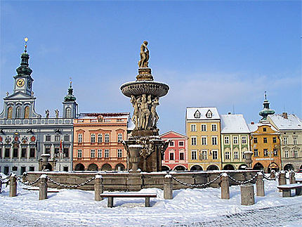 La fontaine sous la neige