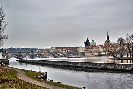 Prague sous les nuages