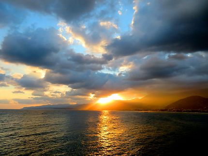 Lever du soleil sur la mer Egée