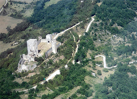 Château cathare de Puivert vu du ciel Château cathare de Puivert vu du ciel