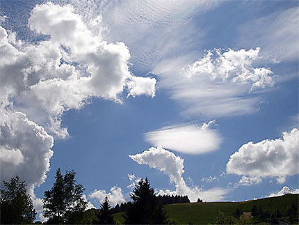 Contraste de nuages au-dessus de la Bresse