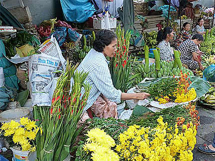 Marchande de fleurs - Marché de Hué