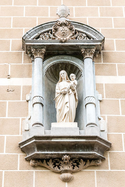 Besançon, Statue de la Vierge Marie et l'Enfant