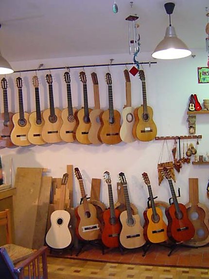 Luthier au pueblo espanol