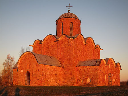 L'église de la Transfiguration au Kovalevo L'église de la Transfiguration au Kovalevo