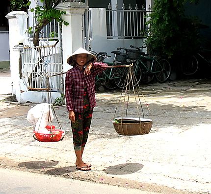 L'un des symboles du Vietnam, la femme porteuse 