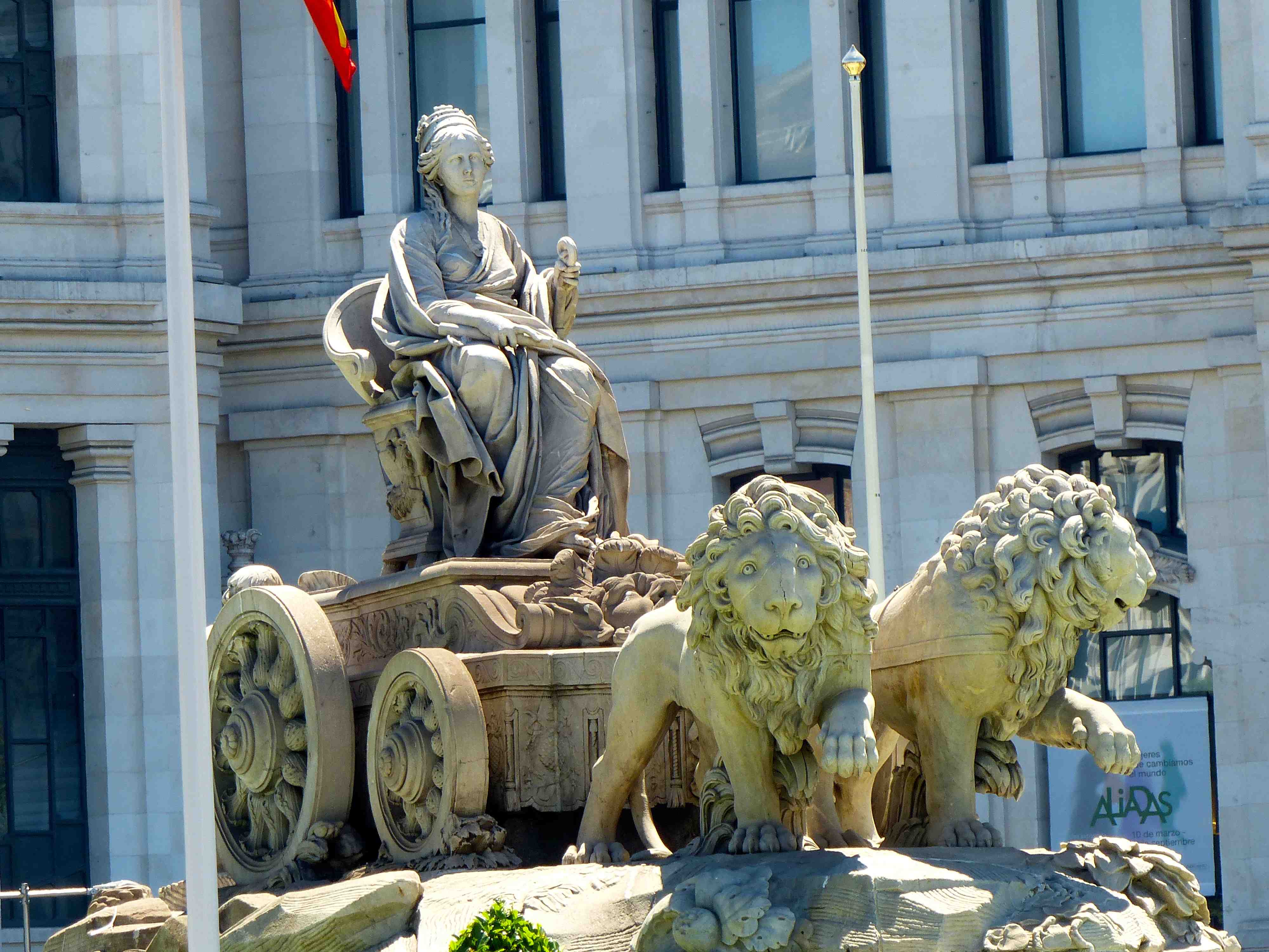 Statue Cibeles Statues Plaza De Cibeles Los Paseos Et Quartier Du Parque Del Buen Retiro