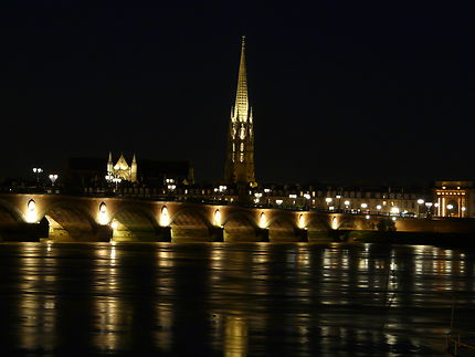 Pont de Pierre avec flèche basilique St-Michel