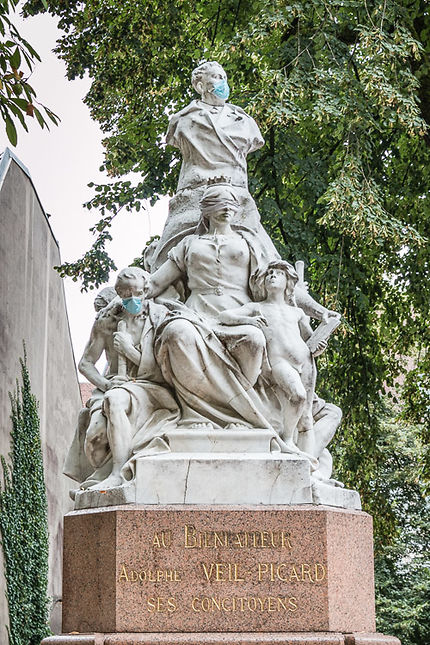 Besançon, Hommage à Adolphe Veil-Picard