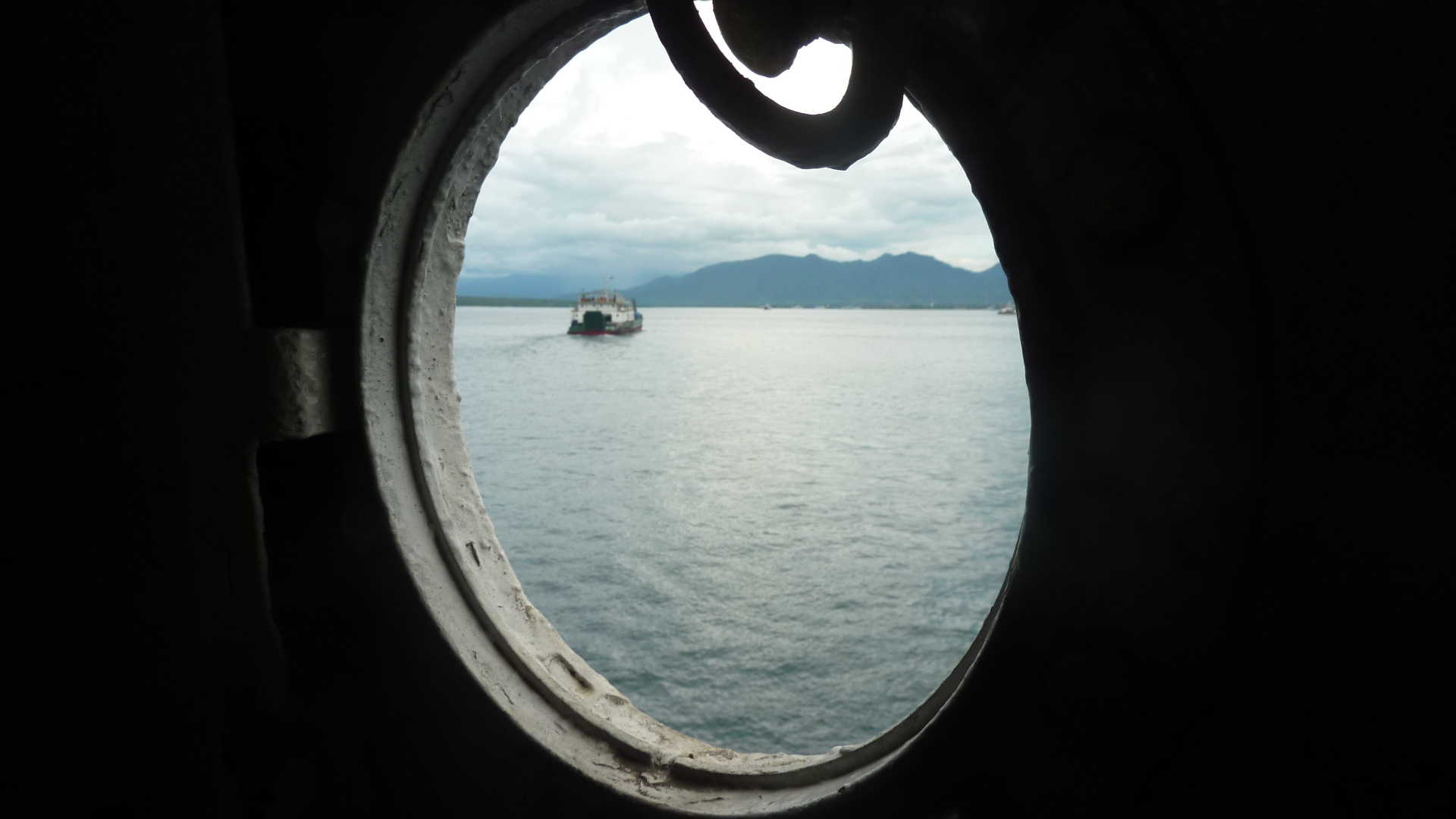 Baie de Ketapang, depuis le hublot des toilettes ! Baie de Ketapang, depuis le hublot des toilettes !