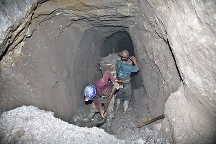 Intérieur de la mine d'argent de Potosi