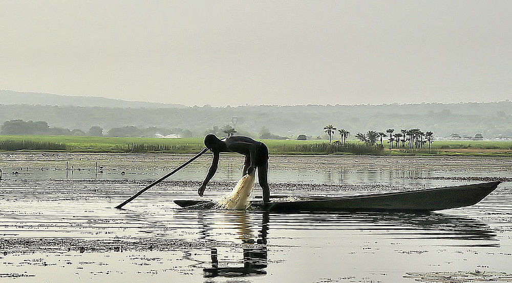 Pêcheur sur le lac de Lémouroudoukou