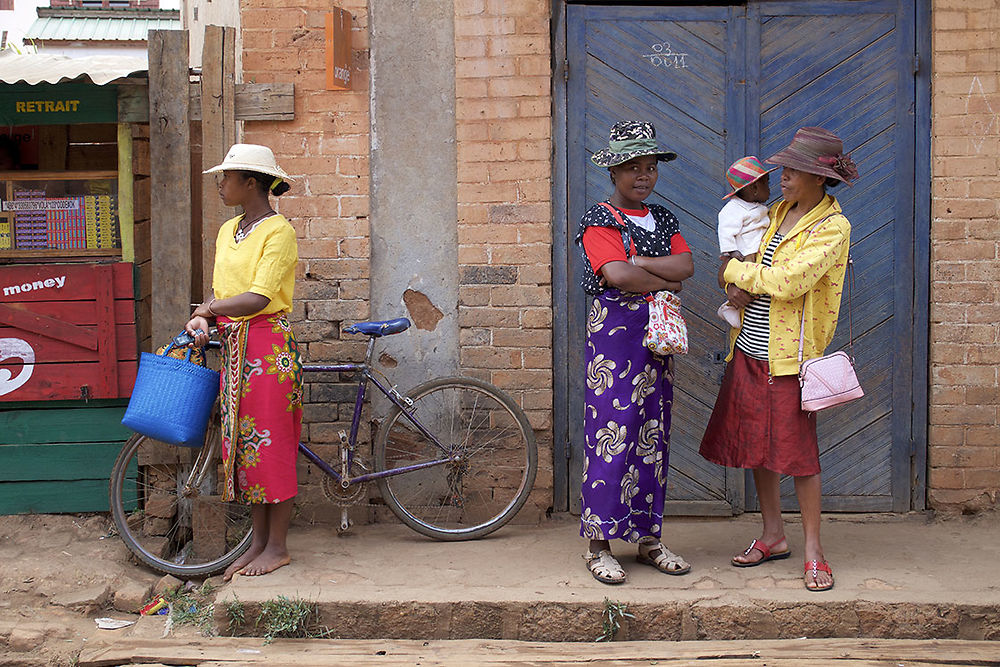 Sur un trottoir d'Ambalavao, Madagascar