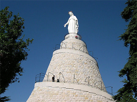 Notre Dame du Liban, Harissa