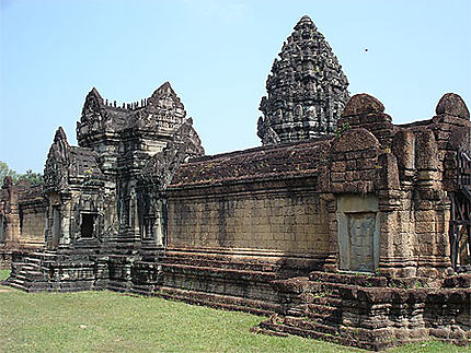 Temple fortifié