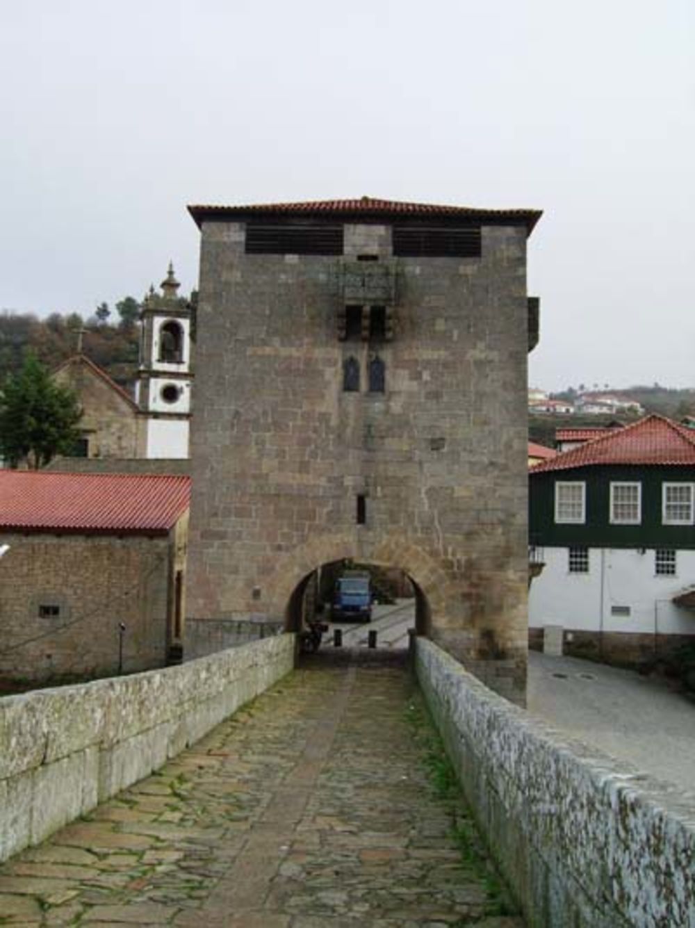 Tour et pont roman de Ucanha