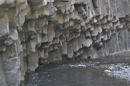 Les orgues basaltiques - rivière du bras de la plaine Les orgues basaltiques - rivière du bras de la plaine