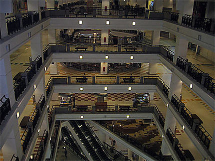 L'intérieur du centre commercial de Square Times de Kuala Lumpur