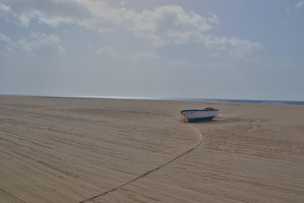 Barque de pêcheurs sur Praia do Curralinho