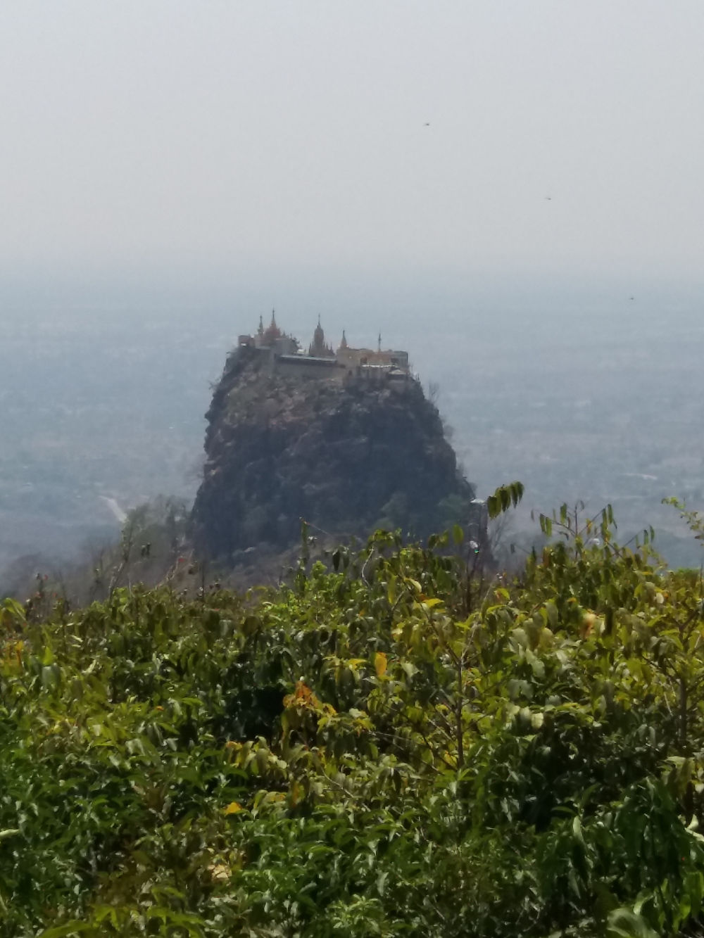 Le mont Popa en Birmanie