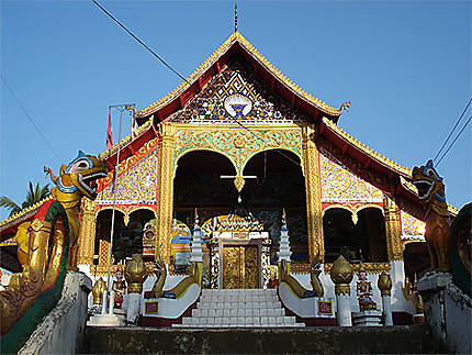 Wat Jom Khao Manilat