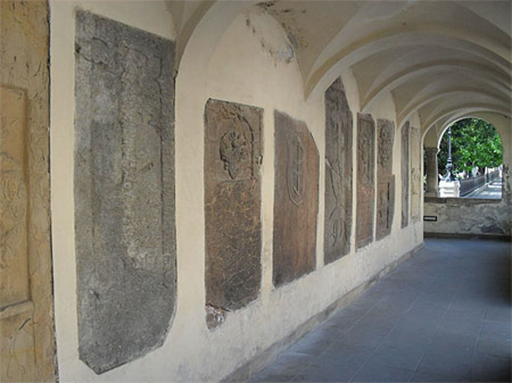 Arcades de la Tour Saint-Urbain